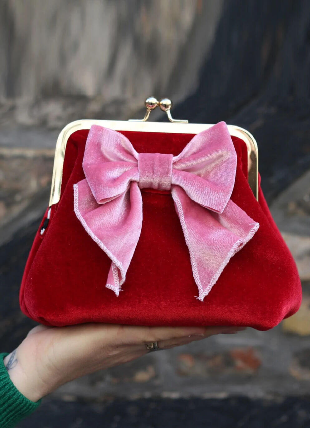 Lola Ramona 60's Retro Samt Clutch Tasche “Cutie Luxe” in Rot & Rosa
