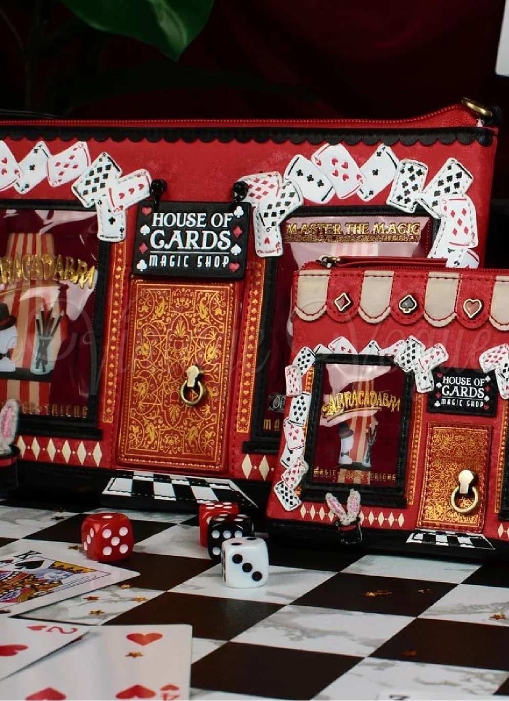 Vendula London Retro Tasche Umhängetasche House Of Cards Magic Shop Pouch Bag” in Rot