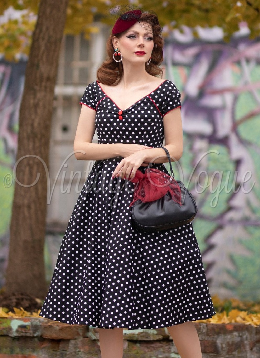 Dolly and Dotty 50's Retro Rockabilly Swing Kleid Lily Polka Dot Punkte Dress in Schwarz Lily Off Shoulder Swing Dress in Black White Dots with Red Details V873-30