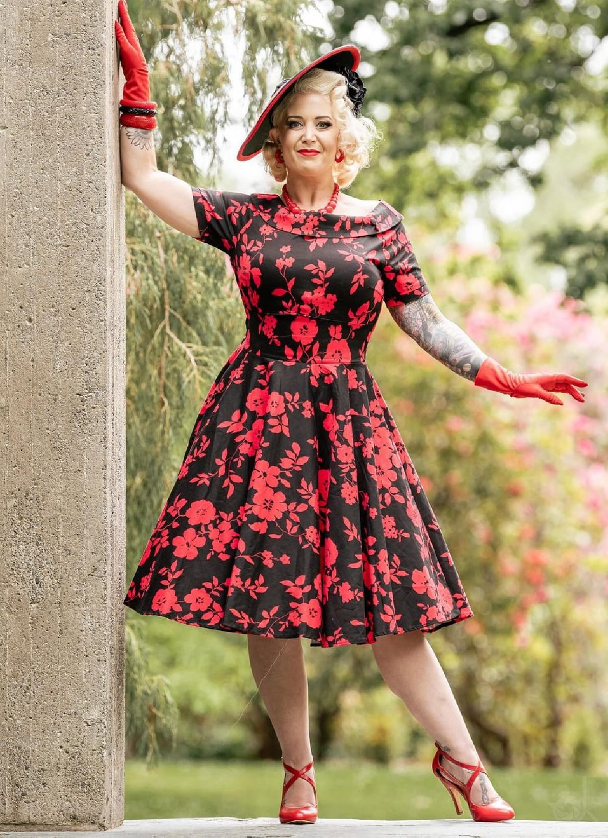 Dolly and Dotty 50 s Retro Vintage Floral Swing Kleid Darlene in Schwarz Rot Vintage Vogue