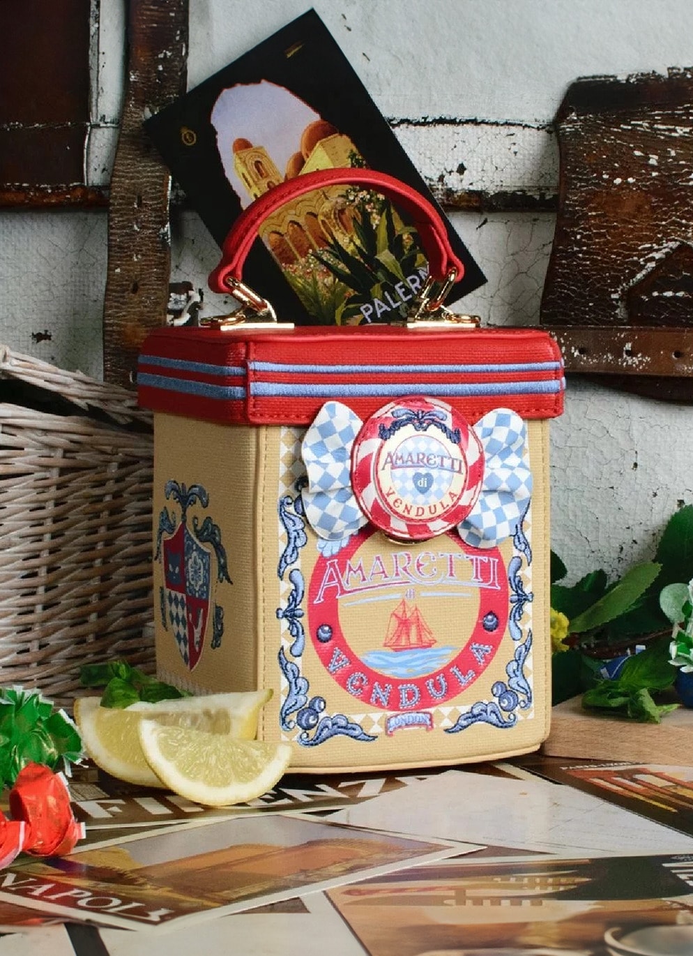Vendula London Retro Umhänge-Handtasche Amaretti Biscuit Box Bag” in Gelb