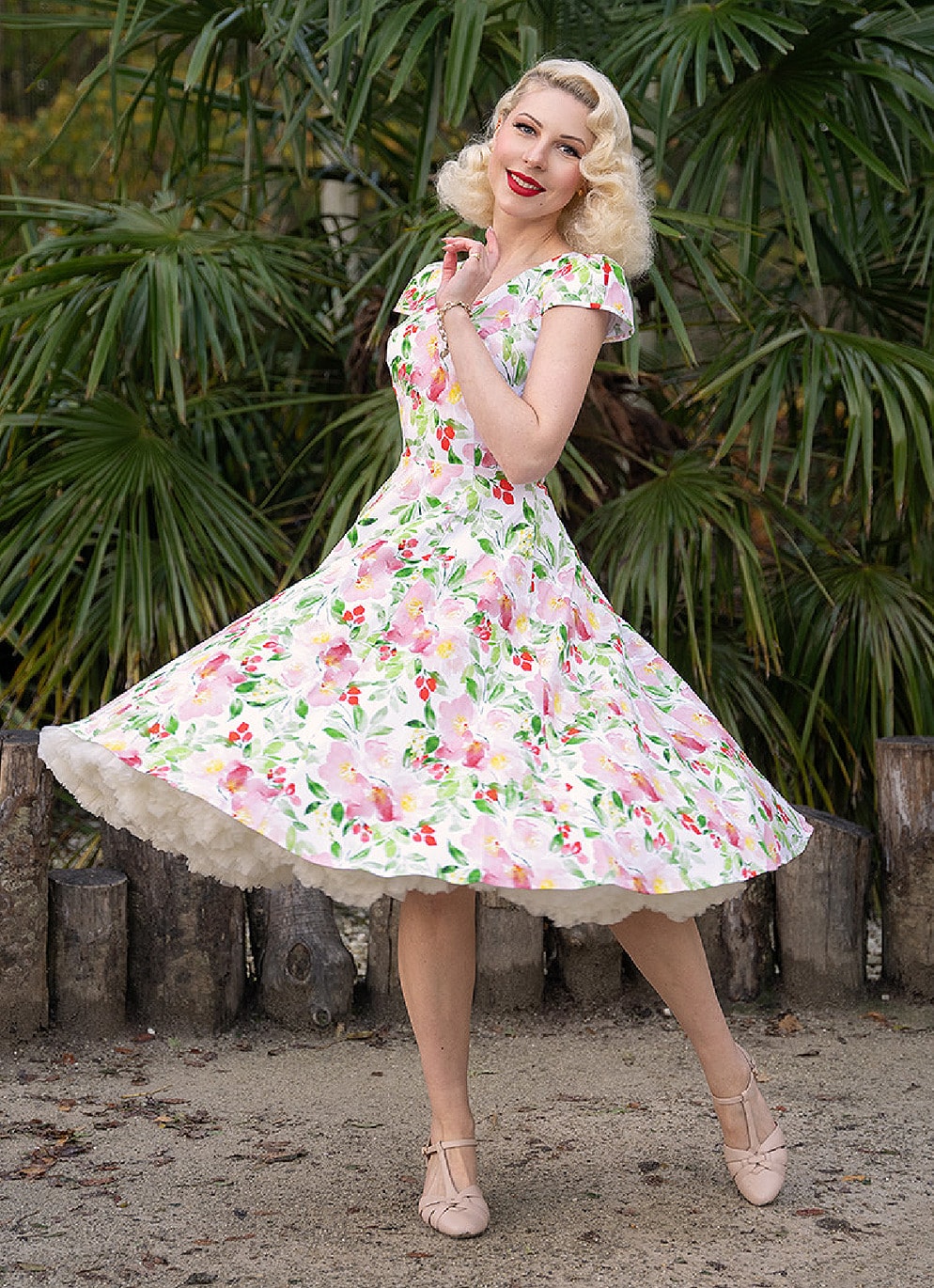 Hearts and Roses 50's Retro Vintage Kleid Larisa Floral Swing Dress in Weiß & Rosa